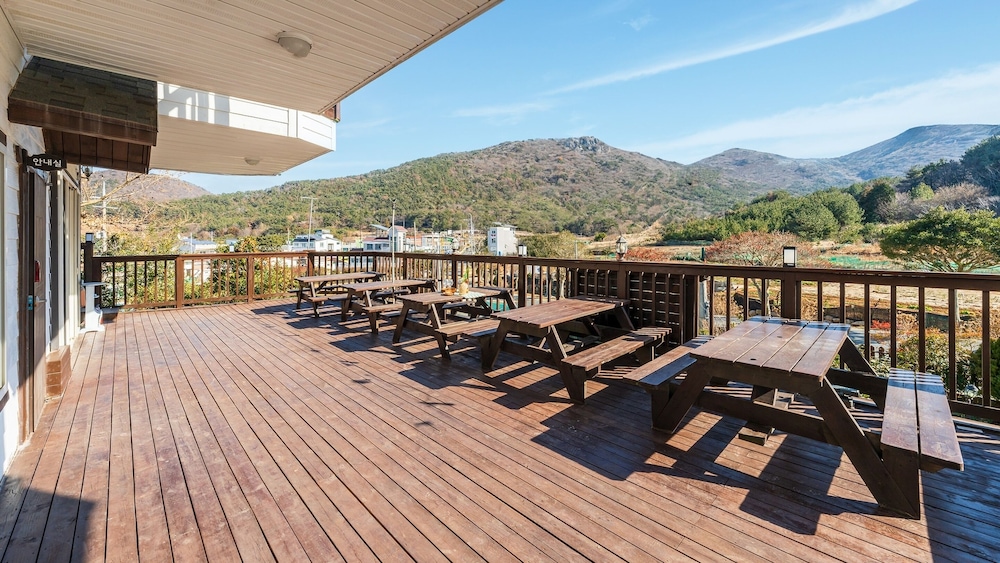 Geoje Come and Stay Pension