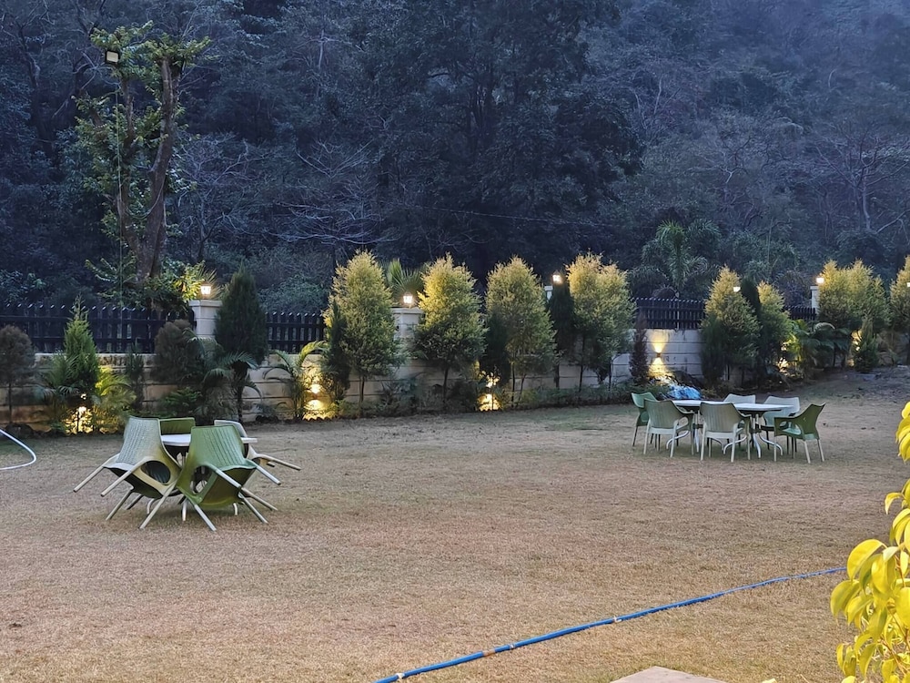 The Paradise - Luxury 3BR Villa Near the Airport in Dehradun