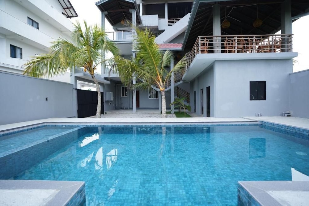 Goalie Beachfront Resort