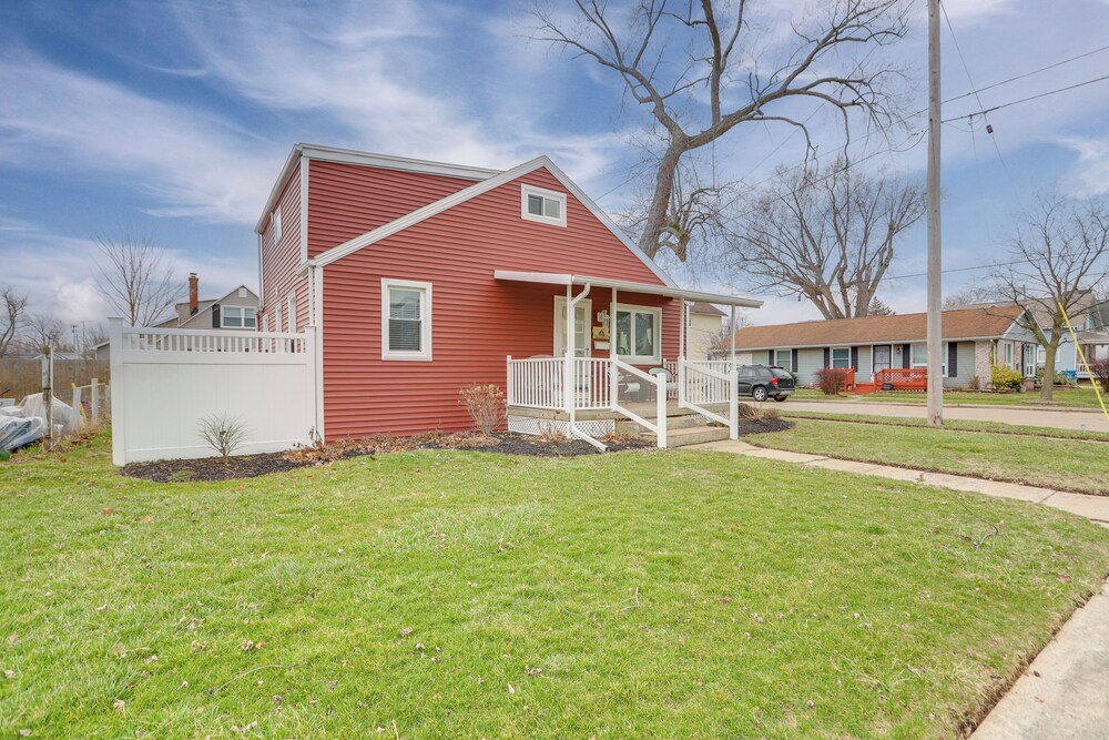 1 Block to Beach: Home w/ Hot Tub in Port Clinton!