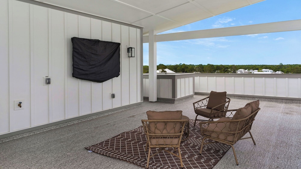 Inlet Beach Retreat With Rooftop Views, 4 Bikes + Free Attraction Tickets!