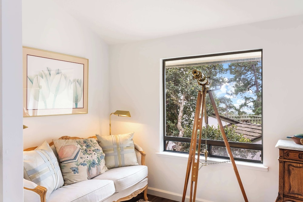 Heavenly Carmel Stay for 10!
