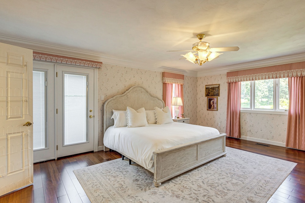 Pool, Lake & Patio: Sweeping De Soto Estate