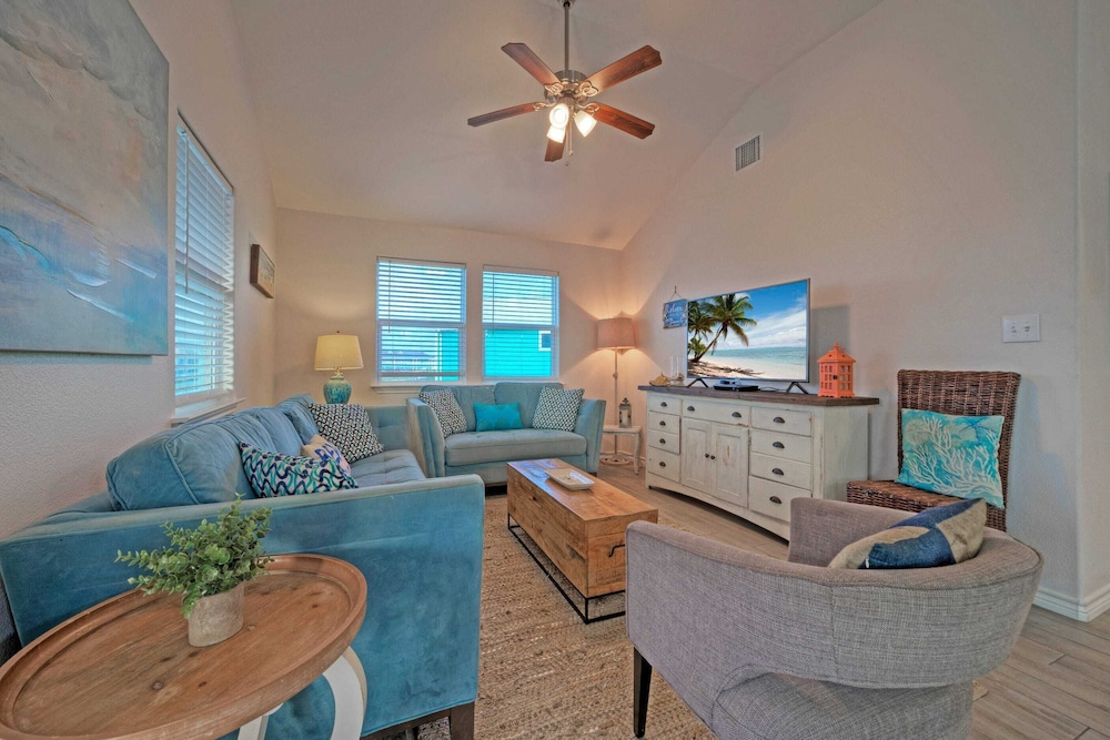 Purple Parrot by Avantstay Heated Pool, Beach Access & Central Port A Location