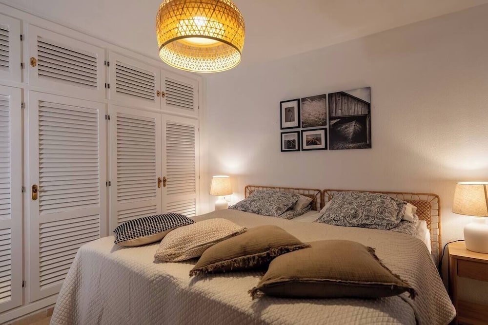 La Casa Bonita - Modern 2BR Apt with Private Terrace. Pool Views