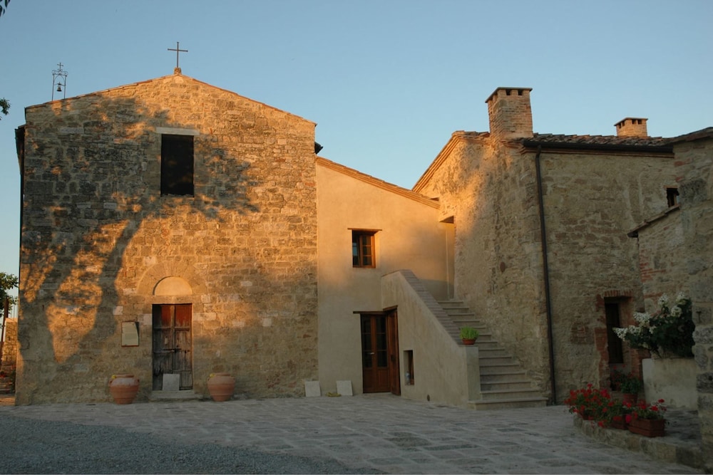 Wonderful private villa for 4 people with WIFI, pool, A/C, TV, terrace and parking