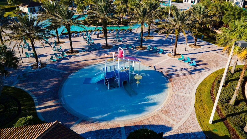 Luxury 9BR Villa Poolside Bliss n Pool Table Fun