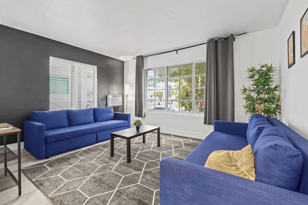 Harding Avenue Apartments by Andes STR