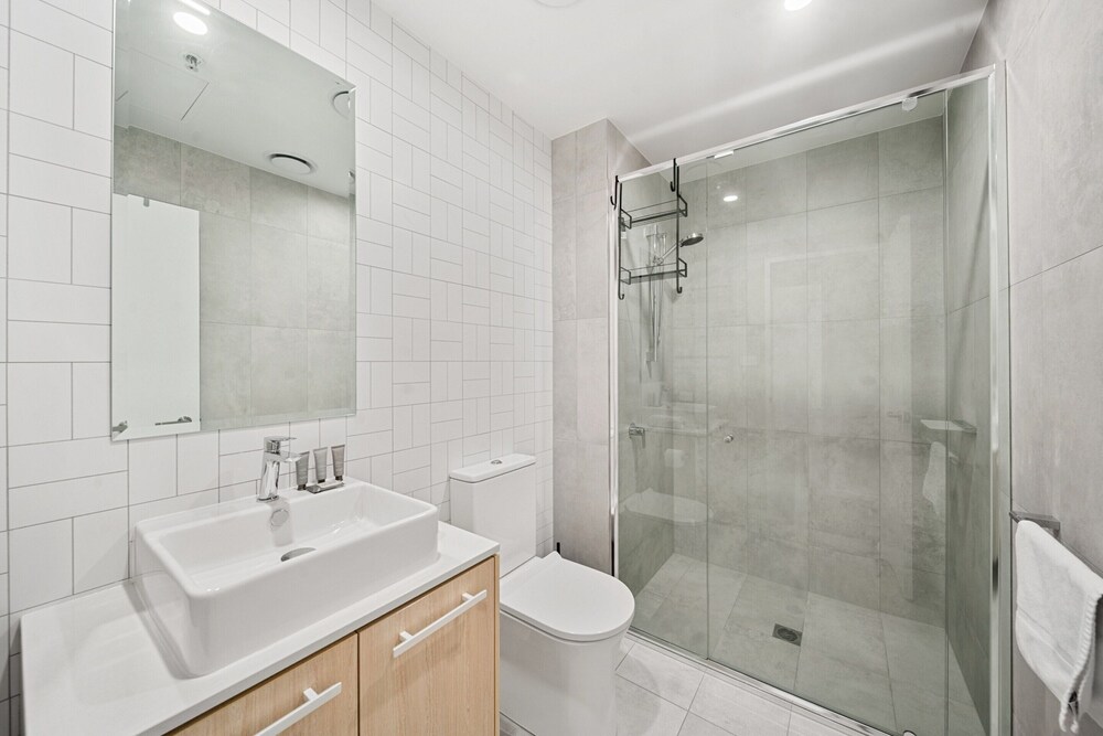 Stylish 2-bed Apartment With Luxe Amenities Access