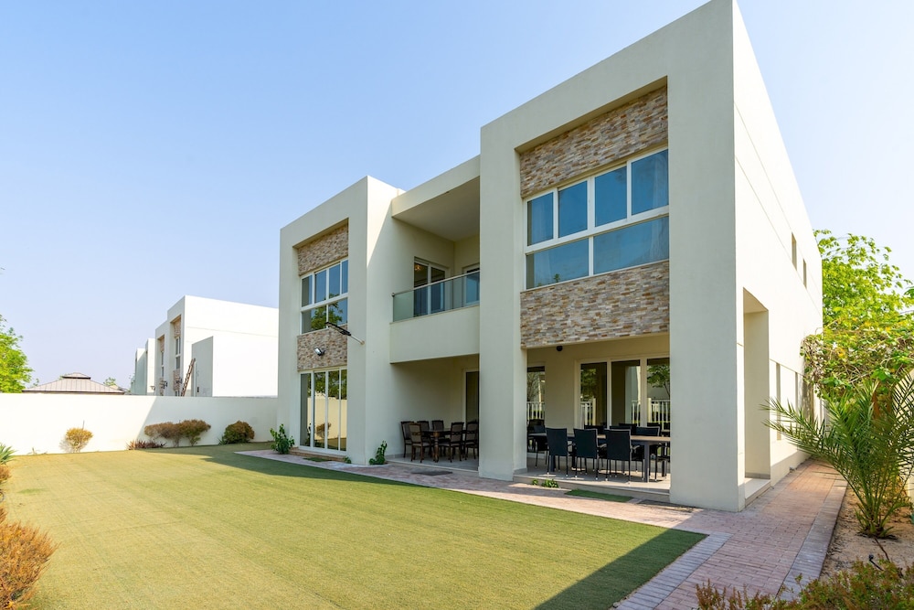 Luxury 5B Villa Private Garden in Ras Al Khaimah