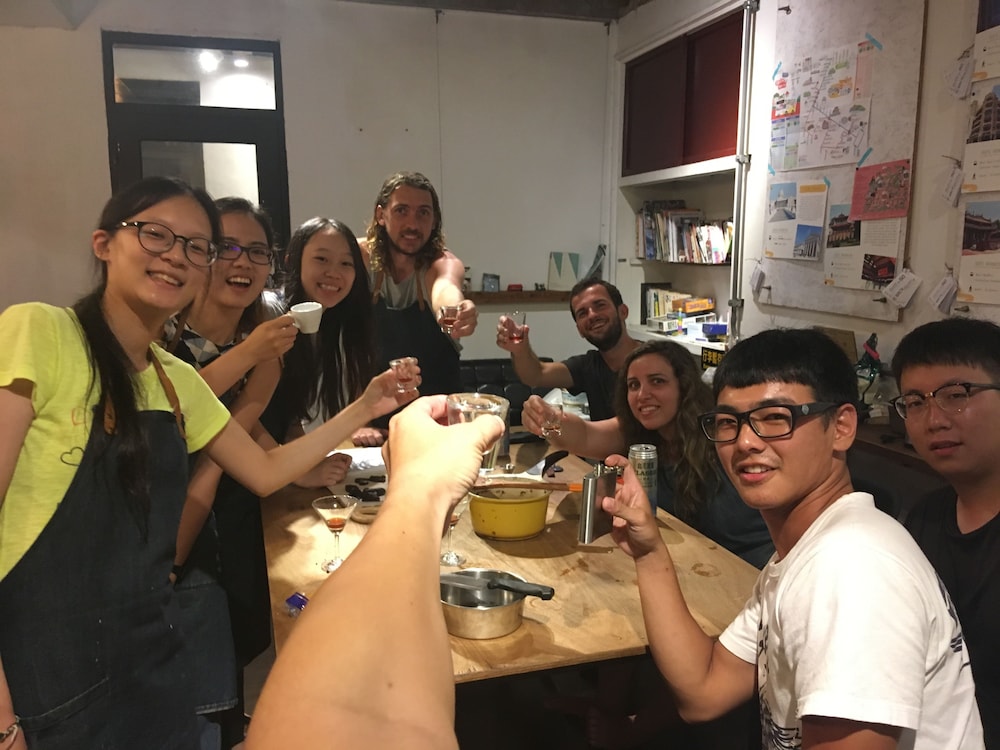 Oldmancaptain Hostel