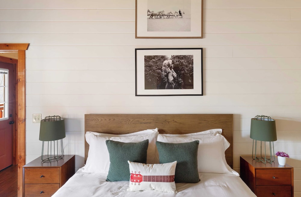 Sleeps 20! Indoor Pool & Home Theater Redesigned Boulder Ridge by Avantstay
