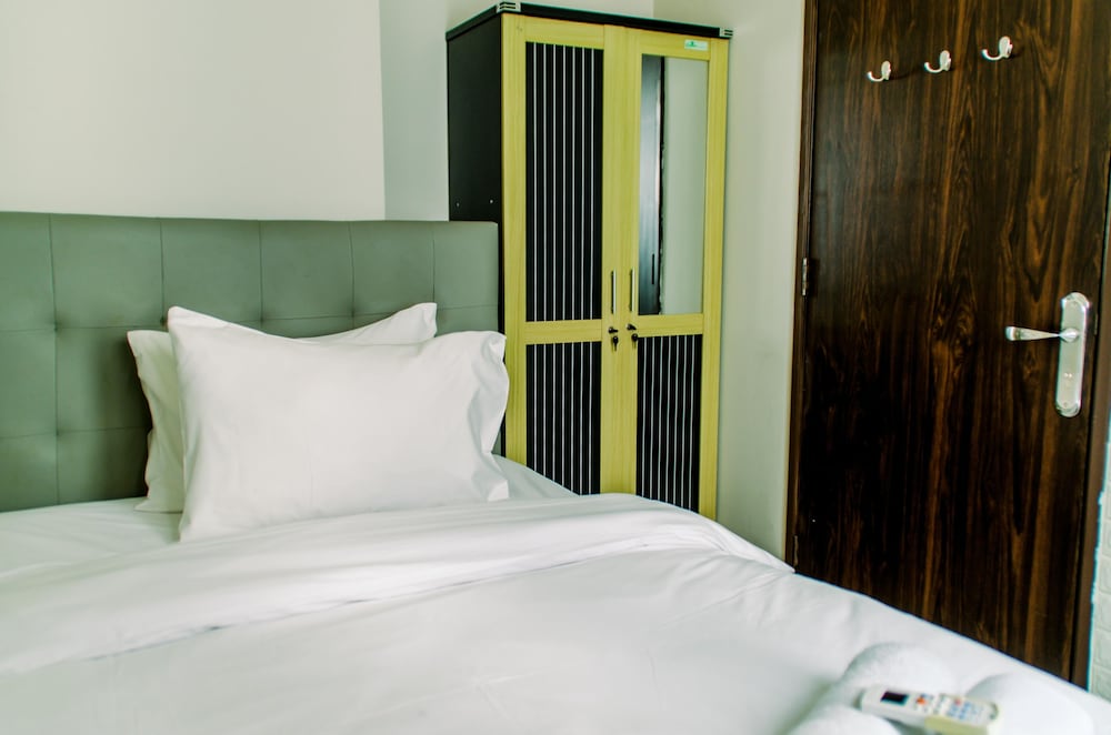Restful And Comfy 2Br At Serpong Greenview Apartment view 4