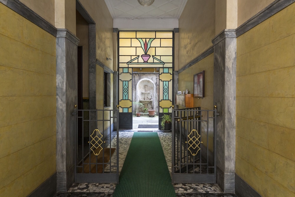 notaMi -  Titty House Crocetta