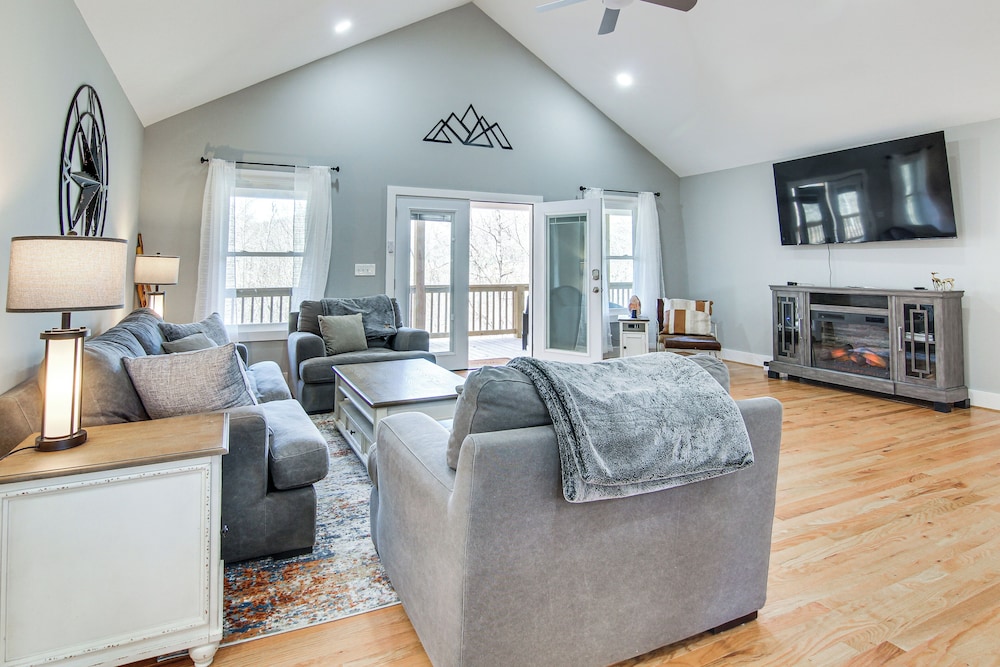 Modern Retreat w/ Mtn Views in Maggie Valley!