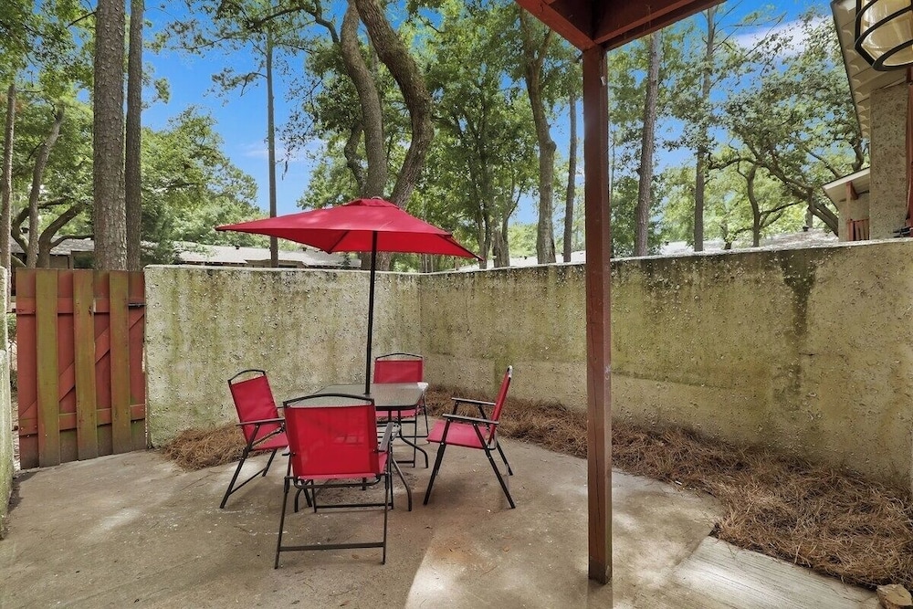 Cozy 2BR Hilton Head Townhome w/ Pool Access