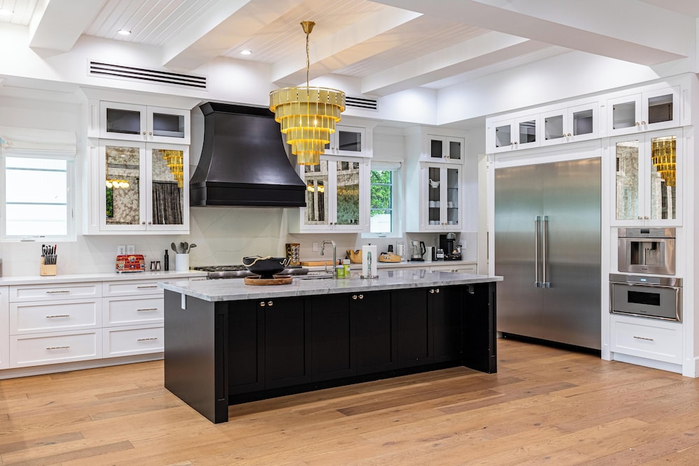 Otis Ave - Modern Farmhouse Retreat w/ Pool, Spa & Luxe Interiors