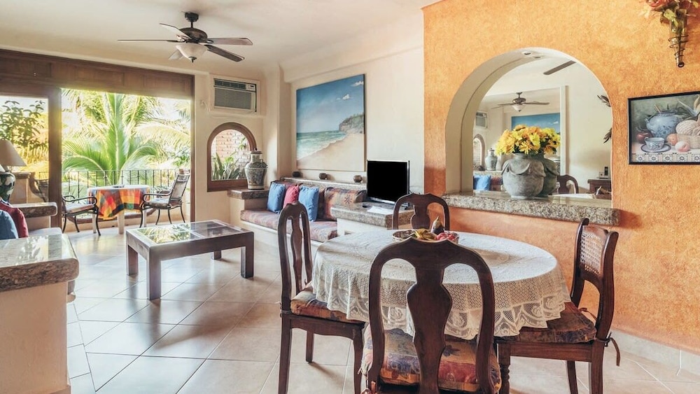 Ocean View 1Br Condo-balcony-beach-pool - 301