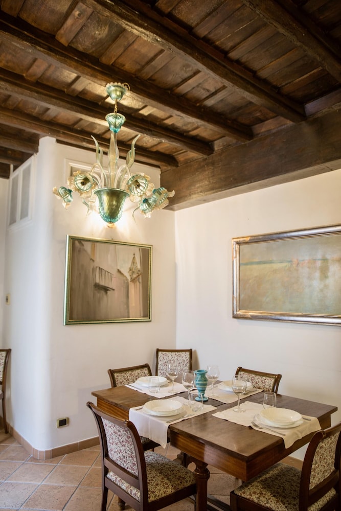 Estate4home - Trevi Fountain Apartment