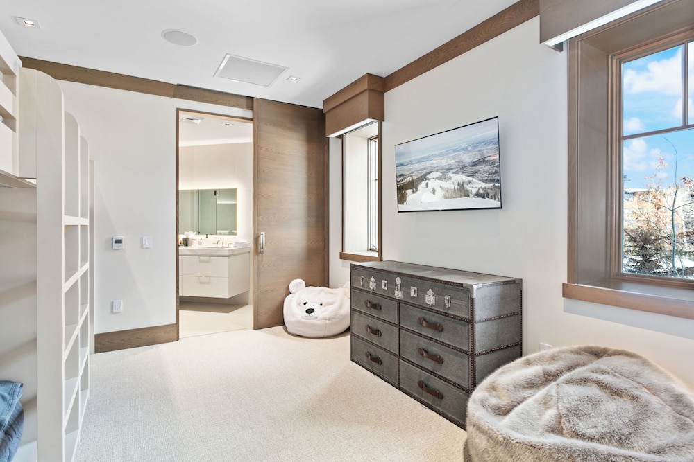 The Residences at The Tower-3 Bedroom Deluxe #6 3 Condo
