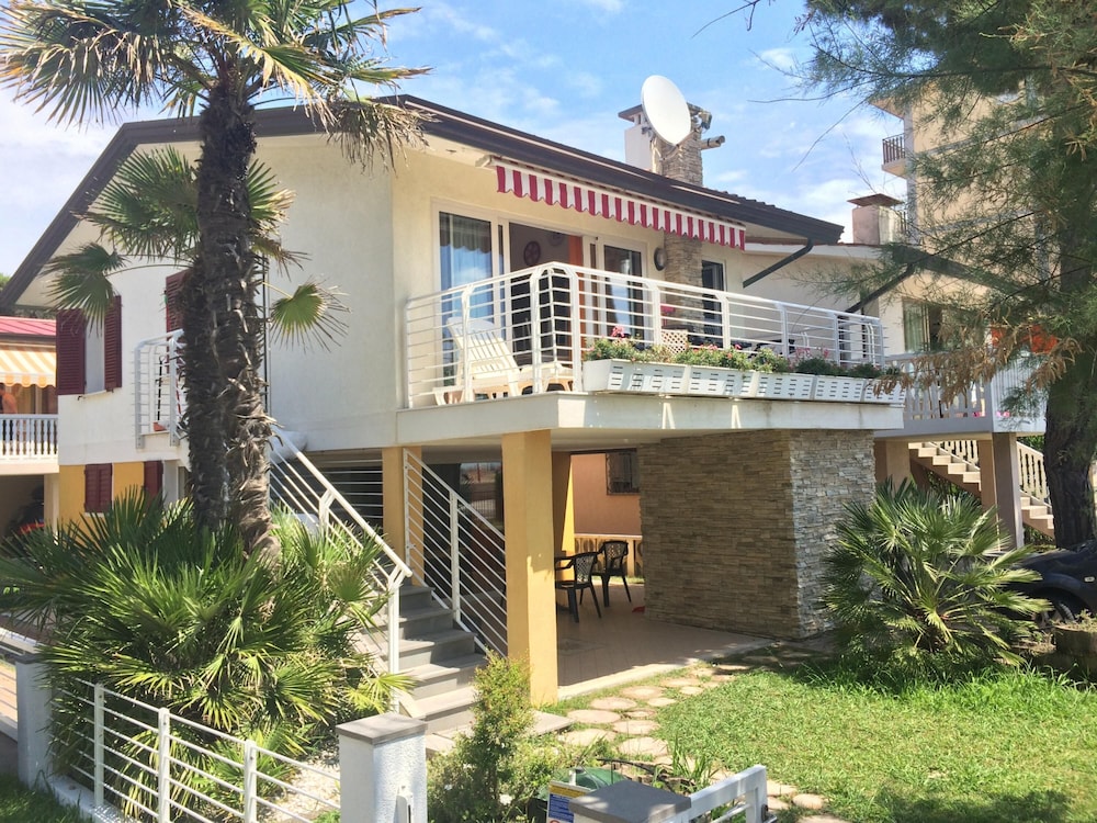 Palma B in Bibione With 1 Bedrooms and 1 Bathrooms view 2