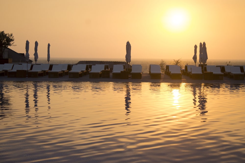Whitelace Hotel Resort & Spa