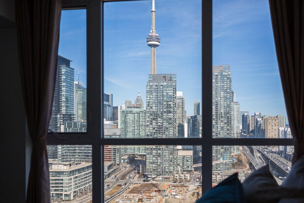 QuickStay - Premium 2-Bedroom with CN Tower & Lake Views