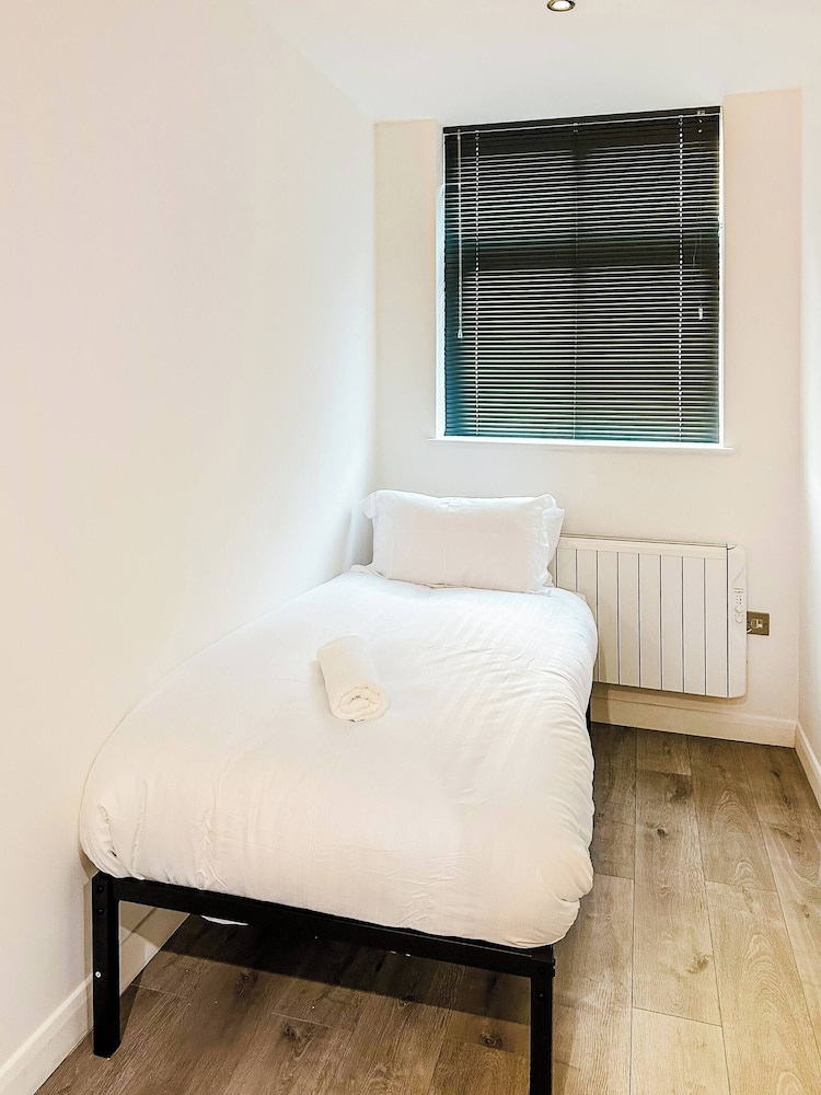 Spacious City Centre Apartment for Up to 5