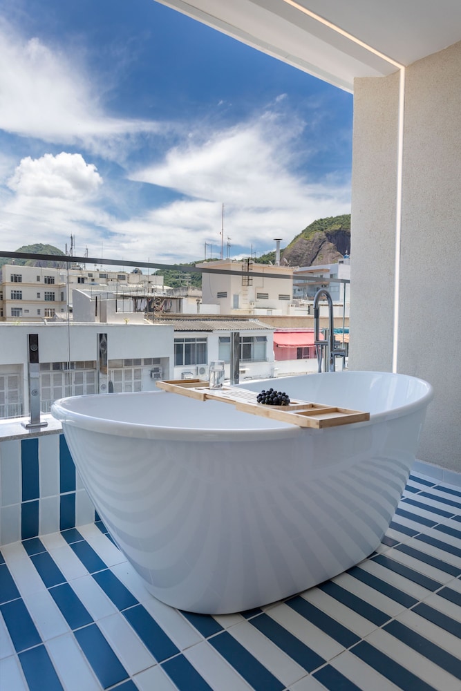 Sea View and Balcony With Bathtub PJ Standardd