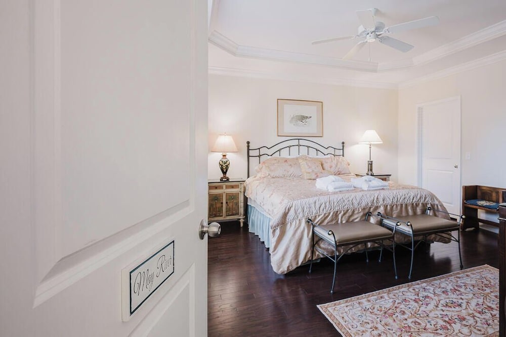 Mary Margaret Cottage - Spacious 4 Bed Coastal Home, Historic Old Town Bluffton
