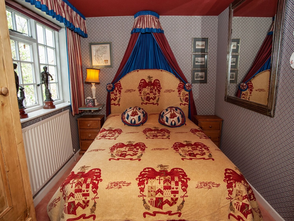 Dorrington Court view 3