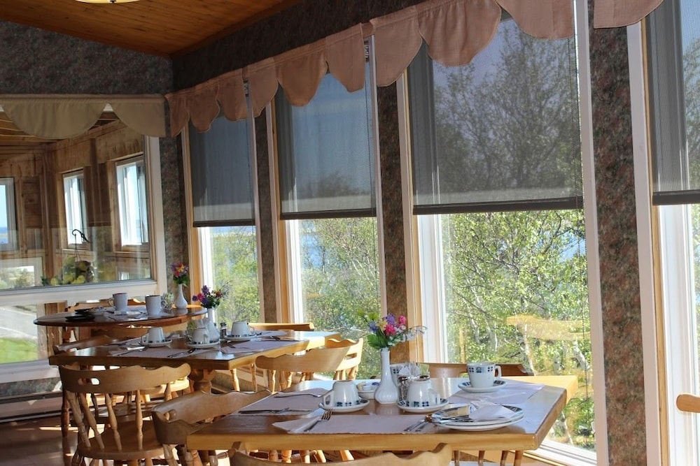 Duck Cove Inn