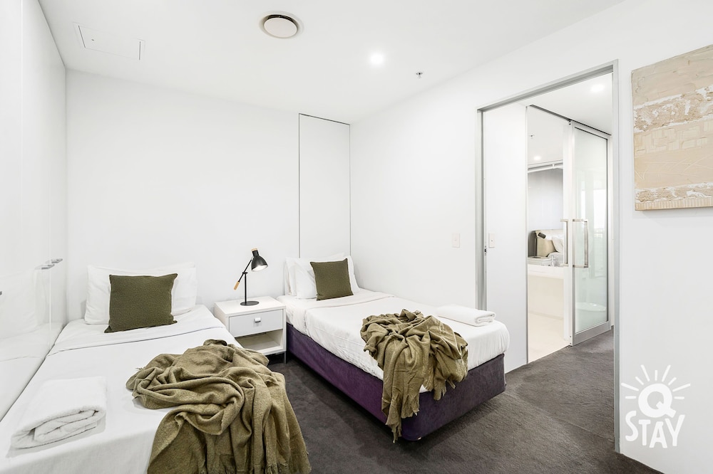 Circle on Cavill - Q Stay