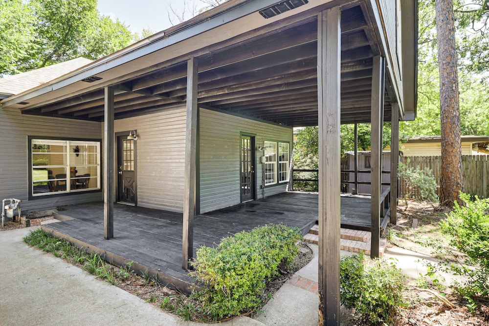 Walk to Dtwn Weatherford: Home w/ Yard!