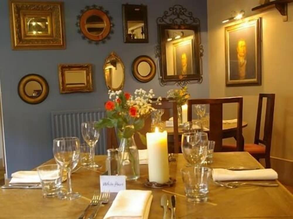 White Hart Cafe Bar & Bistro