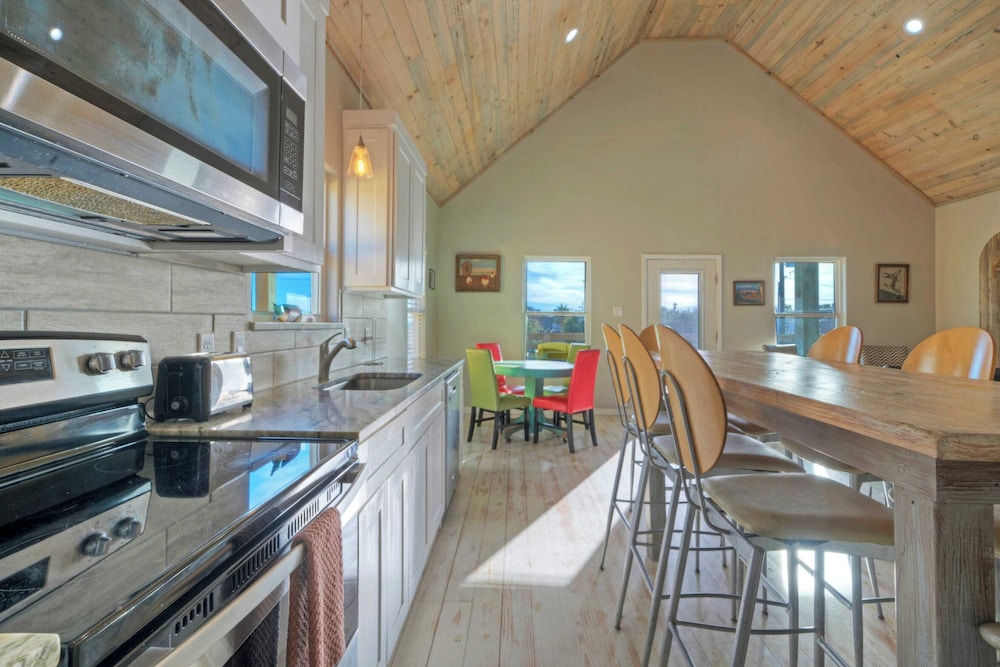 2 Homes, Sleeps 16, Shared Pool+boat Dock Laguna Village Serenity by Avantstay