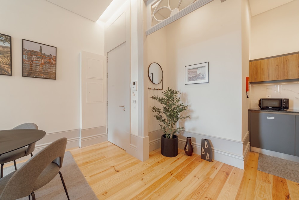Heart OF Porto Apartment D by Vacationy