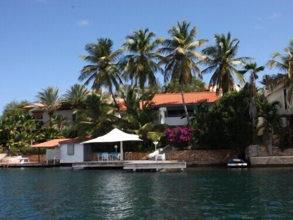 Luxury 3 bedroom Villa at Water's Edge