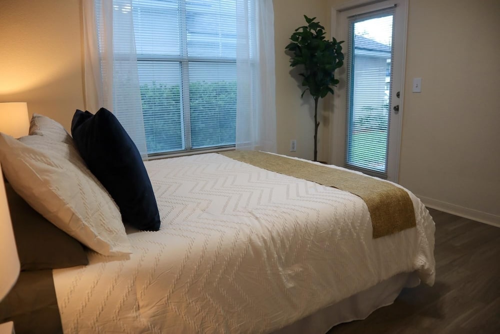 Jacksonville Vacations - Great Location - A Perfect Place to Stay - Property Image 1