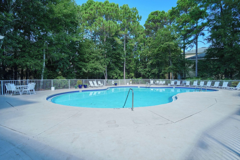 Sunshine & Whiskey Condo for 6 With Resort Amenities Near Grand Boulevard