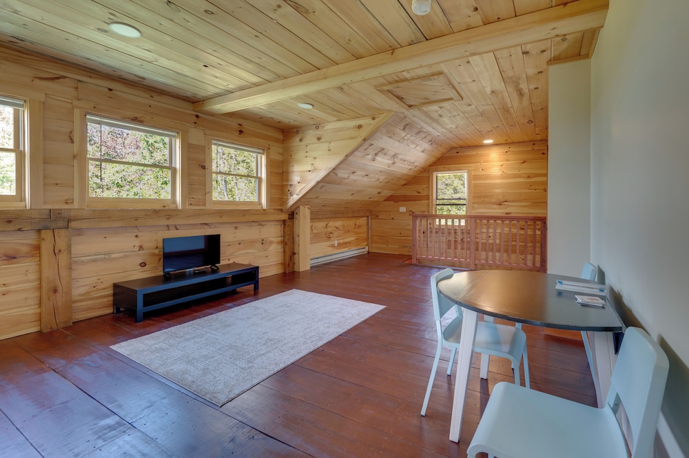 Unplug, Unwind & Explore: Remote Vermont Cabin