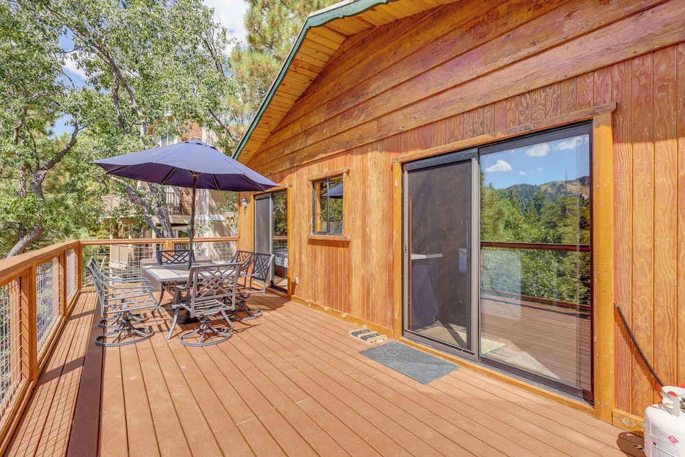 1 Mi to Skiing: Mtn-view Cabin in Big Bear Lake
