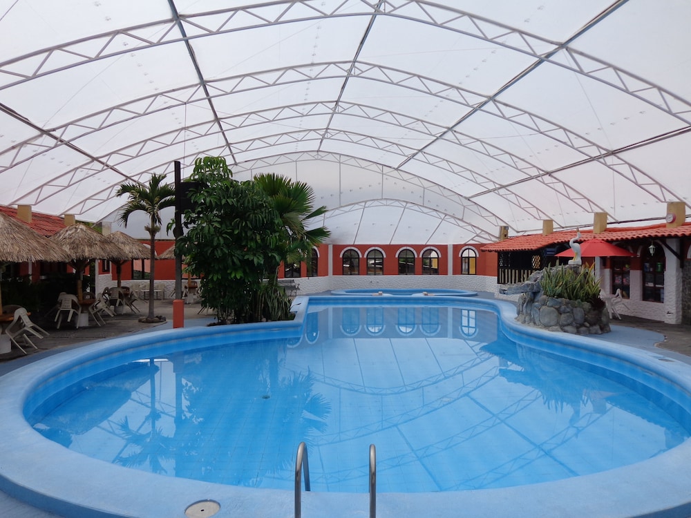 Hosteria El Surillal