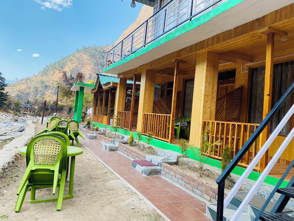 Tirthan Holidays Cottage