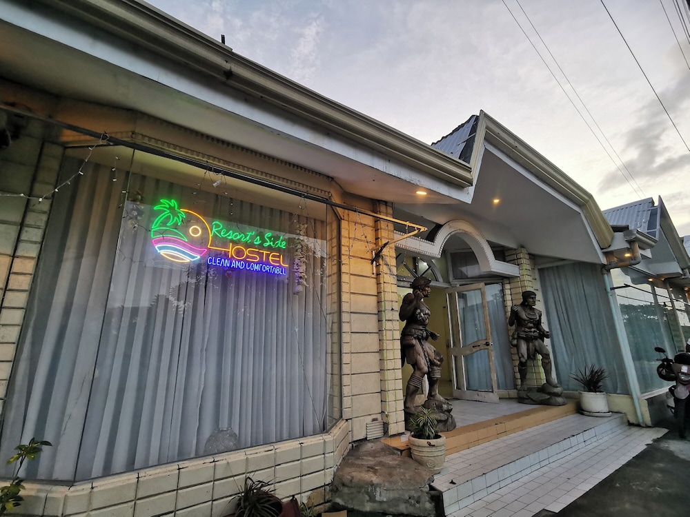 Resort’s Side Hostel near Shangrila