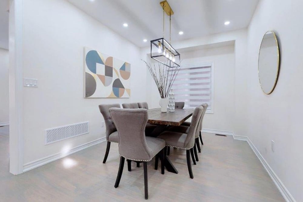 Georgina. New 4 Bedroom House Near Lake Simcoe