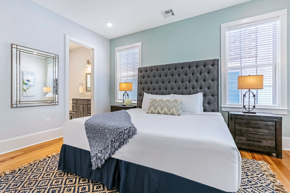New Orleans Vacations - Stunning 4 5 BRs w Pool by Hosteeva - Property Image 9