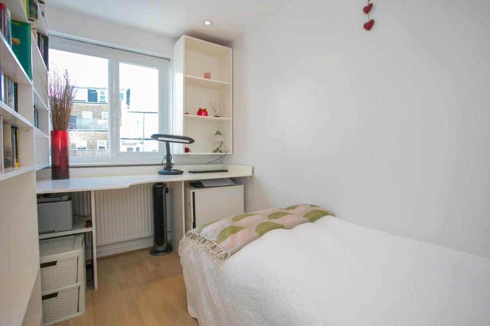 Stunning 3 Bedroom House With Garden in Battersea