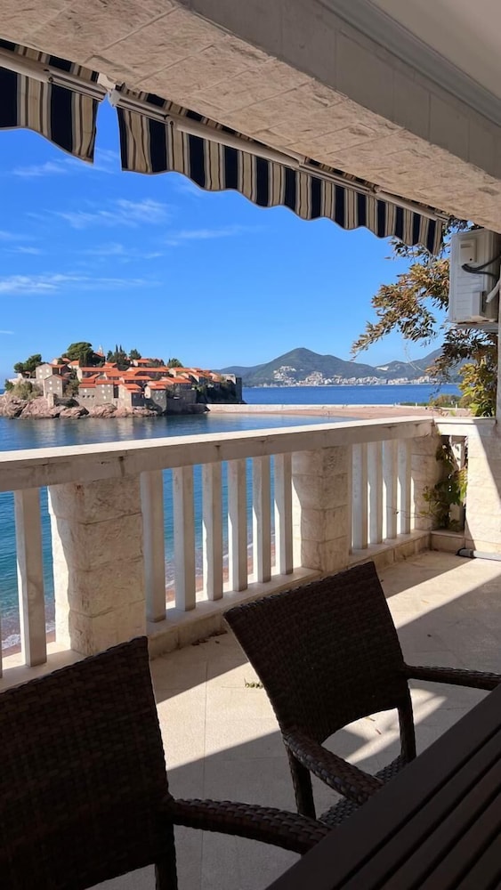 Beachfront Four bedroom Apartment