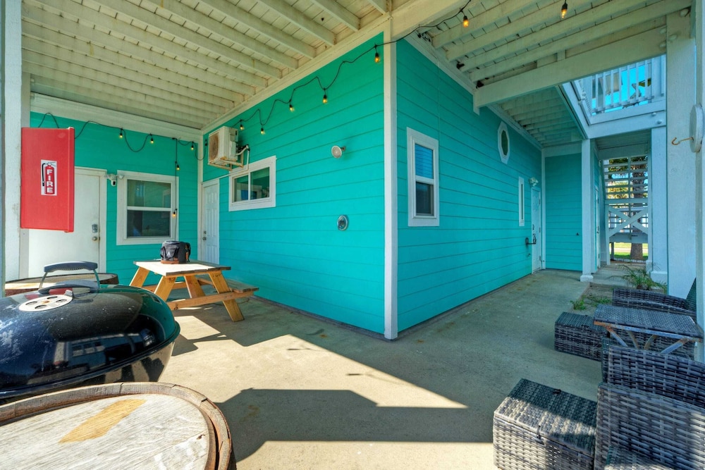 Coastal Soiree Ocean Views, Game Room, & Steps From Port Aransas Beaches
